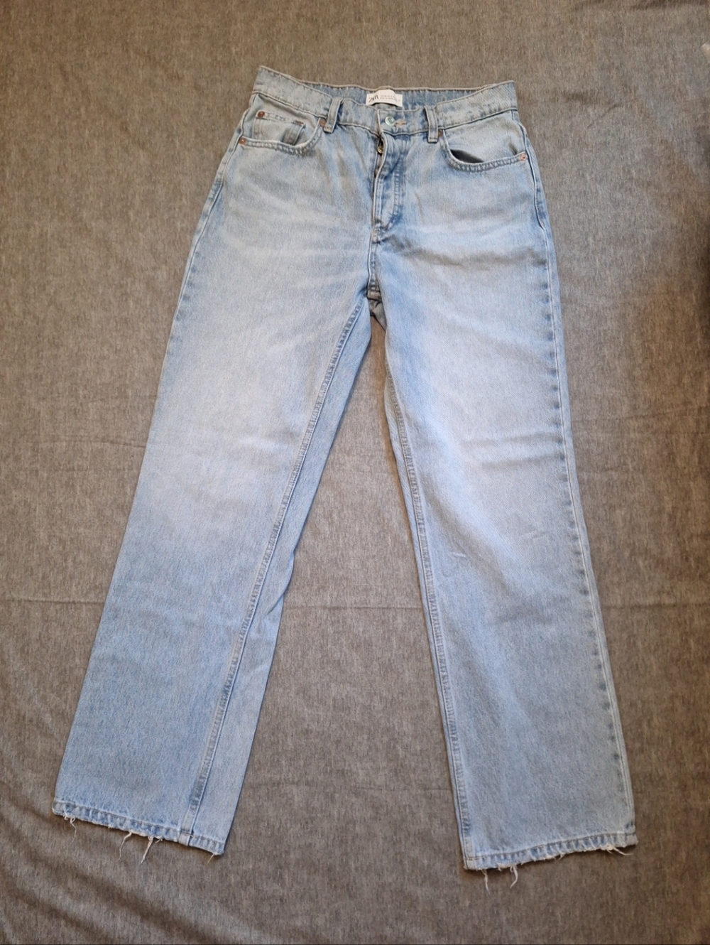 Zara Light Wash Straight-Leg Jeans - Casual Classic